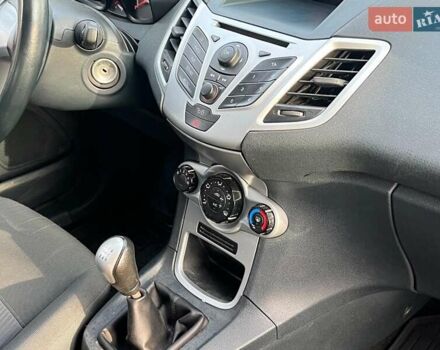 Білий Форд Фієста, об'ємом двигуна 1.2 л та пробігом 170 тис. км за 6290 $, фото 17 на Automoto.ua