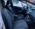 Білий Форд Фієста, об'ємом двигуна 1.6 л та пробігом 200 тис. км за 7600 $, фото 5 на Automoto.ua