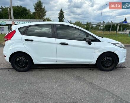 Білий Форд Фієста, об'ємом двигуна 1.24 л та пробігом 180 тис. км за 5500 $, фото 7 на Automoto.ua