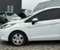 Білий Форд Фієста, об'ємом двигуна 1.2 л та пробігом 140 тис. км за 6990 $, фото 2 на Automoto.ua