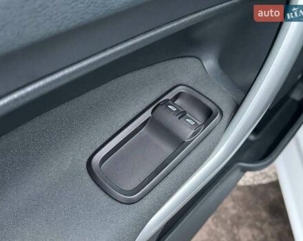 Білий Форд Фієста, об'ємом двигуна 1.39 л та пробігом 150 тис. км за 6990 $, фото 14 на Automoto.ua