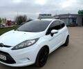 Белый Форд Фиеста, объемом двигателя 1.4 л и пробегом 250 тыс. км за 4700 $, фото 2 на Automoto.ua