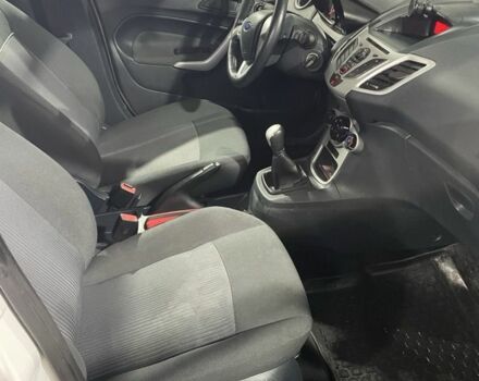 Білий Форд Фієста, об'ємом двигуна 1.4 л та пробігом 125 тис. км за 6000 $, фото 13 на Automoto.ua