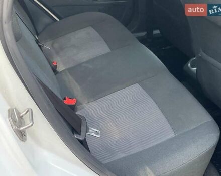 Білий Форд Фієста, об'ємом двигуна 1.2 л та пробігом 170 тис. км за 6290 $, фото 18 на Automoto.ua