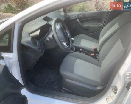 Форд Фиеста 2012 в Полтаве на Automoto.ua Белый Форд Фиеста, объемом двигателя 1.25 л и пробегом 51 тыс. км за 7199 $, фото 9 на Automoto.ua