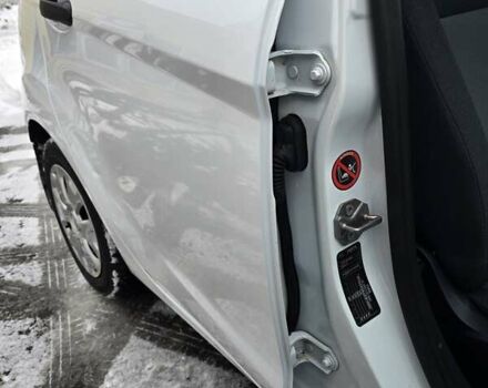 Білий Форд Фієста, об'ємом двигуна 1.25 л та пробігом 53 тис. км за 6400 $, фото 45 на Automoto.ua