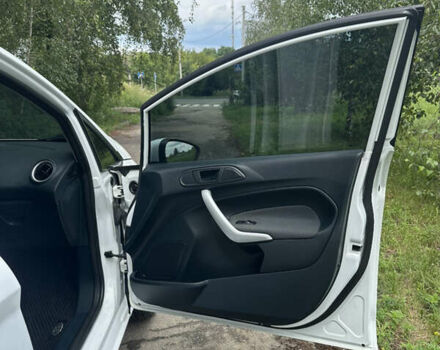 Білий Форд Фієста, об'ємом двигуна 1.24 л та пробігом 181 тис. км за 5800 $, фото 25 на Automoto.ua
