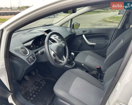 Белый Форд Фиеста, объемом двигателя 1.25 л и пробегом 140 тыс. км за 6300 $, фото 4 на Automoto.ua