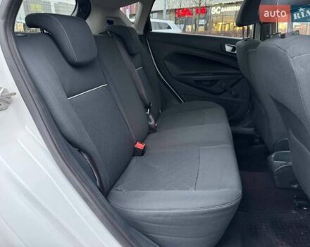 Білий Форд Фієста, об'ємом двигуна 1.39 л та пробігом 150 тис. км за 6990 $, фото 11 на Automoto.ua