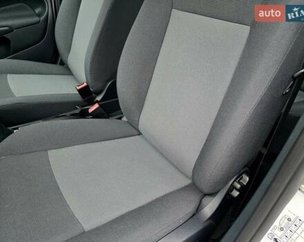 Білий Форд Фієста, об'ємом двигуна 1.25 л та пробігом 53 тис. км за 6400 $, фото 83 на Automoto.ua