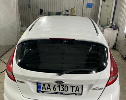 Білий Форд Фієста, об'ємом двигуна 1.4 л та пробігом 125 тис. км за 6000 $, фото 4 на Automoto.ua