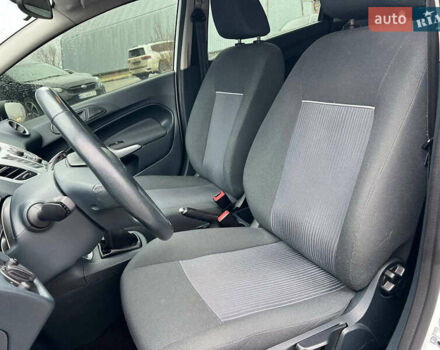 Білий Форд Фієста, об'ємом двигуна 1.2 л та пробігом 140 тис. км за 6990 $, фото 18 на Automoto.ua