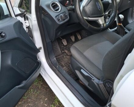 Білий Форд Фієста, об'ємом двигуна 1.2 л та пробігом 231 тис. км за 6500 $, фото 1 на Automoto.ua