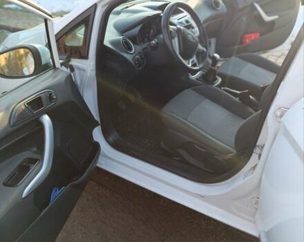 Білий Форд Фієста, об'ємом двигуна 1.24 л та пробігом 191 тис. км за 5300 $, фото 3 на Automoto.ua