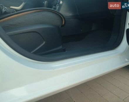 Белый Форд Фиеста, объемом двигателя 1.39 л и пробегом 120 тыс. км за 7600 $, фото 3 на Automoto.ua