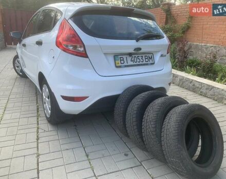 Форд Фиеста 2012 в Полтаве на Automoto.ua Белый Форд Фиеста, объемом двигателя 1.25 л и пробегом 51 тыс. км за 7199 $, фото 3 на Automoto.ua