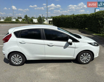 Білий Форд Фієста, об'ємом двигуна 1.4 л та пробігом 115 тис. км за 6500 $, фото 5 на Automoto.ua