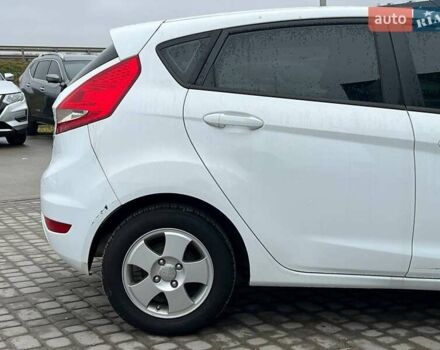 Білий Форд Фієста, об'ємом двигуна 1.2 л та пробігом 140 тис. км за 6990 $, фото 8 на Automoto.ua