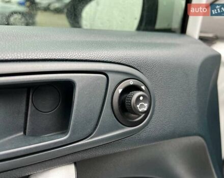 Білий Форд Фієста, об'ємом двигуна 1.2 л та пробігом 140 тис. км за 6990 $, фото 16 на Automoto.ua