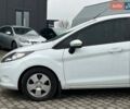Білий Форд Фієста, об'ємом двигуна 1.2 л та пробігом 140 тис. км за 6990 $, фото 2 на Automoto.ua