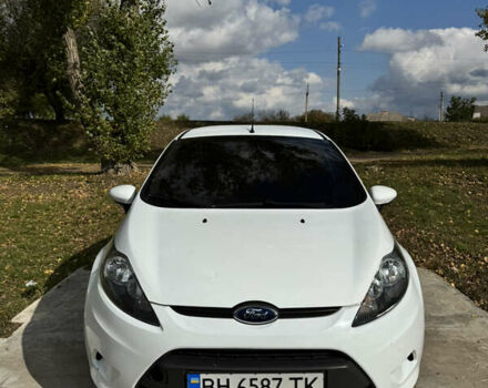 Форд Фиеста 2012 в Ананьеве на Automoto.ua Белый Форд Фиеста, объемом двигателя 1.4 л и пробегом 75 тыс. км за 8300 $, фото 1 на Automoto.ua
