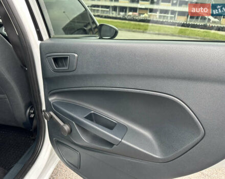 Белый Форд Фиеста, объемом двигателя 1.25 л и пробегом 140 тыс. км за 6300 $, фото 9 на Automoto.ua