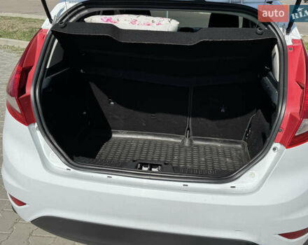 Белый Форд Фиеста, объемом двигателя 1.4 л и пробегом 163 тыс. км за 6500 $, фото 7 на Automoto.ua