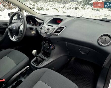 Білий Форд Фієста, об'ємом двигуна 1.25 л та пробігом 53 тис. км за 6400 $, фото 59 на Automoto.ua