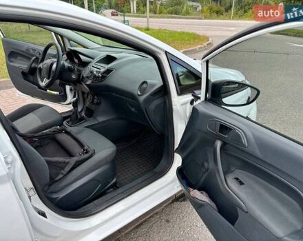 Білий Форд Фієста, об'ємом двигуна 1.24 л та пробігом 180 тис. км за 5500 $, фото 16 на Automoto.ua