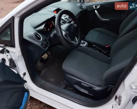 Белый Форд Фиеста, объемом двигателя 1.39 л и пробегом 66 тыс. км за 8200 $, фото 8 на Automoto.ua