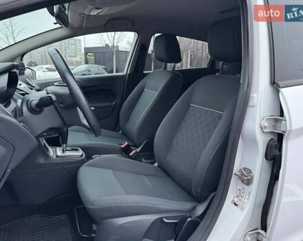 Білий Форд Фієста, об'ємом двигуна 1.39 л та пробігом 150 тис. км за 6990 $, фото 9 на Automoto.ua