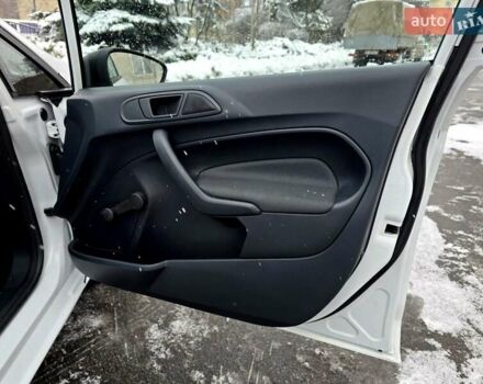 Білий Форд Фієста, об'ємом двигуна 1.25 л та пробігом 53 тис. км за 6400 $, фото 38 на Automoto.ua
