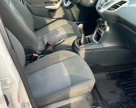 Белый Форд Фиеста, объемом двигателя 1.2 л и пробегом 170 тыс. км за 6290 $, фото 15 на Automoto.ua