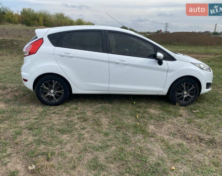 Білий Форд Фієста, об'ємом двигуна 1 л та пробігом 122 тис. км за 7200 $, фото 2 на Automoto.ua