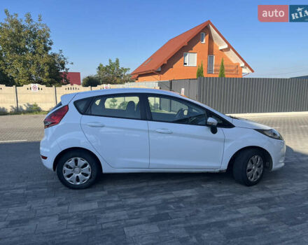 Білий Форд Фієста, об'ємом двигуна 1.4 л та пробігом 225 тис. км за 6000 $, фото 4 на Automoto.ua