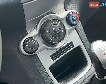 Білий Форд Фієста, об'ємом двигуна 1.2 л та пробігом 170 тис. км за 6290 $, фото 30 на Automoto.ua