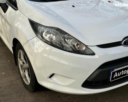 Белый Форд Фиеста, объемом двигателя 1.2 л и пробегом 170 тыс. км за 6290 $, фото 3 на Automoto.ua