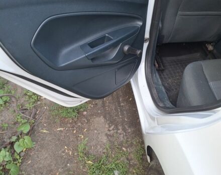 Білий Форд Фієста, об'ємом двигуна 1.2 л та пробігом 231 тис. км за 6500 $, фото 2 на Automoto.ua