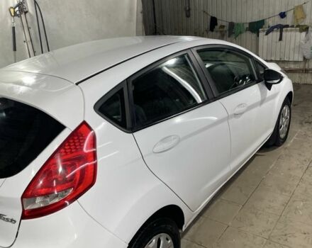 Білий Форд Фієста, об'ємом двигуна 1.4 л та пробігом 125 тис. км за 6000 $, фото 2 на Automoto.ua