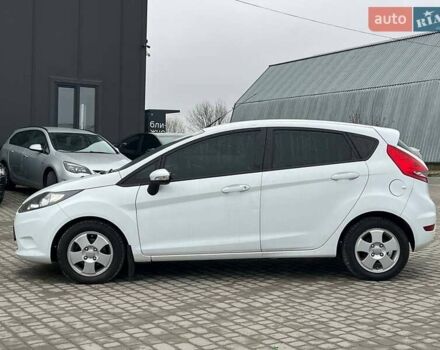 Білий Форд Фієста, об'ємом двигуна 1.2 л та пробігом 140 тис. км за 6990 $, фото 3 на Automoto.ua