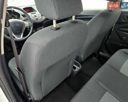 Білий Форд Фієста, об'ємом двигуна 1.25 л та пробігом 53 тис. км за 6400 $, фото 107 на Automoto.ua