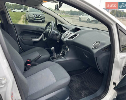 Белый Форд Фиеста, объемом двигателя 1.25 л и пробегом 140 тыс. км за 6300 $, фото 5 на Automoto.ua