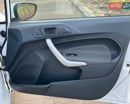 Білий Форд Фієста, об'ємом двигуна 1.2 л та пробігом 170 тис. км за 6290 $, фото 14 на Automoto.ua