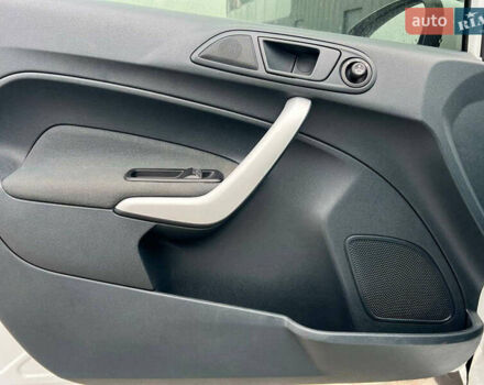 Білий Форд Фієста, об'ємом двигуна 1.2 л та пробігом 140 тис. км за 6990 $, фото 14 на Automoto.ua