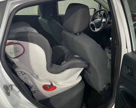 Белый Форд Фиеста, объемом двигателя 1.4 л и пробегом 125 тыс. км за 6000 $, фото 12 на Automoto.ua