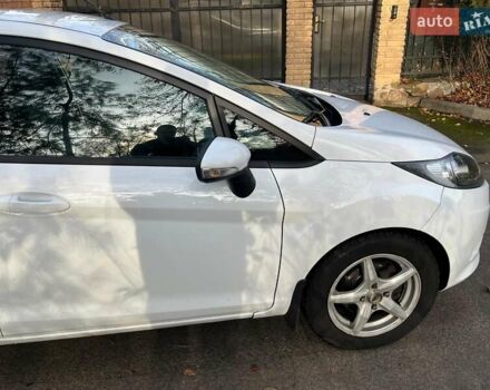 Білий Форд Фієста, об'ємом двигуна 1.2 л та пробігом 170 тис. км за 6290 $, фото 13 на Automoto.ua