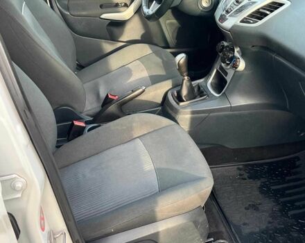 Білий Форд Фієста, об'ємом двигуна 1.2 л та пробігом 170 тис. км за 6290 $, фото 15 на Automoto.ua