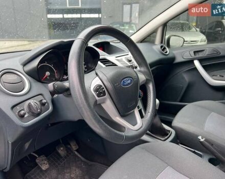 Білий Форд Фієста, об'ємом двигуна 1.2 л та пробігом 140 тис. км за 6990 $, фото 17 на Automoto.ua