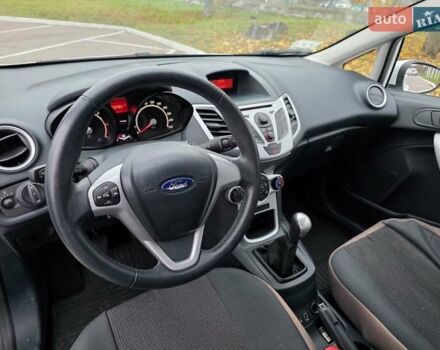 Белый Форд Фиеста, объемом двигателя 1.4 л и пробегом 32 тыс. км за 7600 $, фото 23 на Automoto.ua