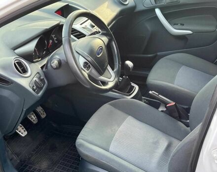 Білий Форд Фієста, об'ємом двигуна 1.2 л та пробігом 170 тис. км за 6290 $, фото 22 на Automoto.ua